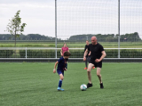 Laatste training S.K.N.W.K. JO11-1JM (partijtje tegen de ouders) van maandag 27 mei 2024 (39/137)